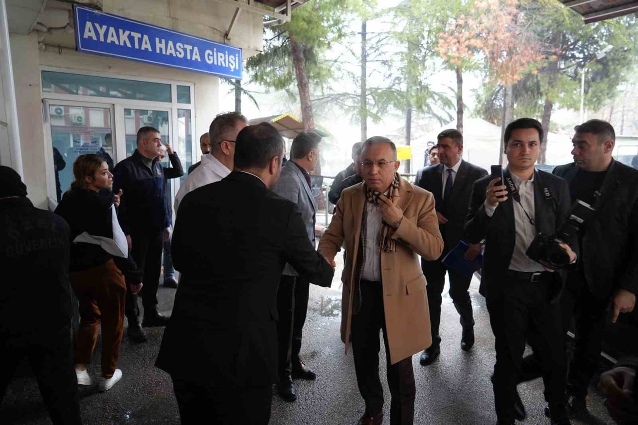VALİ KEMAL ÇEBER, KAZADA YARALANAN VATANDAŞLARI HASTANEDE ZİYARET ETTİ