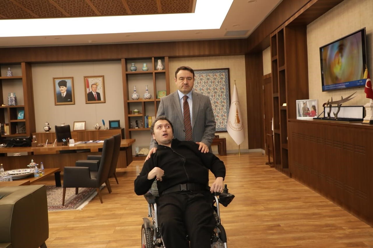 VALİ MUSA IŞIN, ENGELLİ VATANDAŞI MAKAMINDA AĞIRLADI