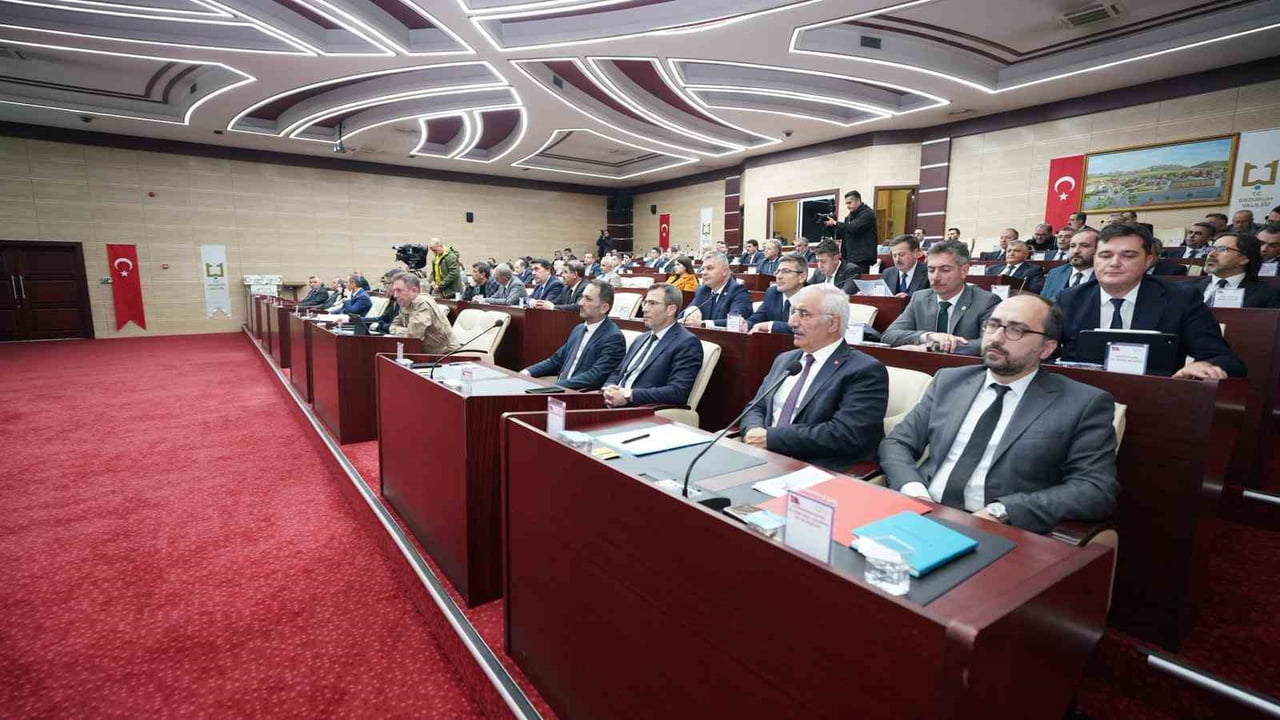 VALİ MUSTAFA ÇİFTÇİ, 2016 YILININ İLK KOORDİNASYON KURULU’NDA YAPTIĞI KONUŞMADA, ERZURUM’DA 2026...