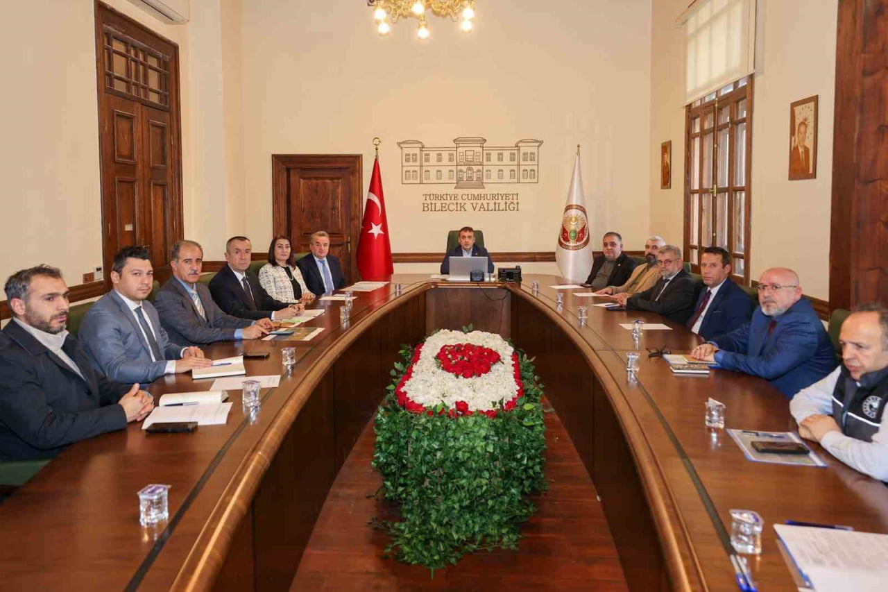 VALİ SÖZER BAŞKANLIĞINDA BOZÜYÜK OSB TOPLANTISI YAPILDI