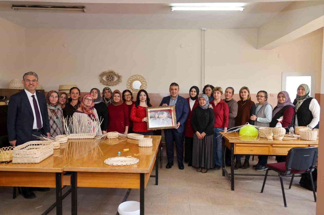 VALİ SÖZER GÖLPAZARI HALK EĞİTİM MERKEZİ’NDE İNCELEMELERDE BULUNDU