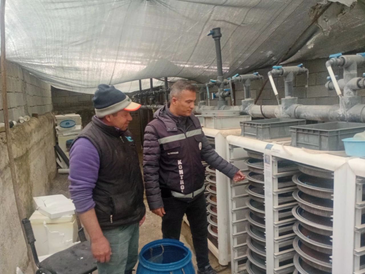 VAN’DA KAR VE DONDURUCU SOĞUKLARA RAĞMEN KENT GENELİNDEKİ ALABALIK ÜRETİM TESİSLERİ DENETLENİRKEN...