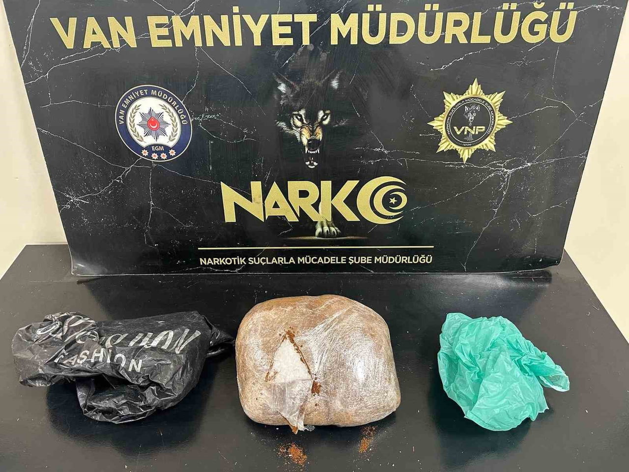VAN’DA POLİS EKİPLERİNCE YÜRÜTÜLEN ÇALIŞMALAR SONUCUNDA 13 KİLO 140 GRAM METAMFETAMİN ELE...