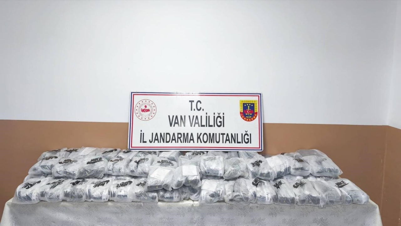 VAN’IN BAŞKALE İLÇESİNDE JANDARMA EKİPLERİNCE YÜRÜTÜLÜN ÇALIŞMALAR SONUCUNDA GÜMRÜK KAÇAĞI MALZEME...