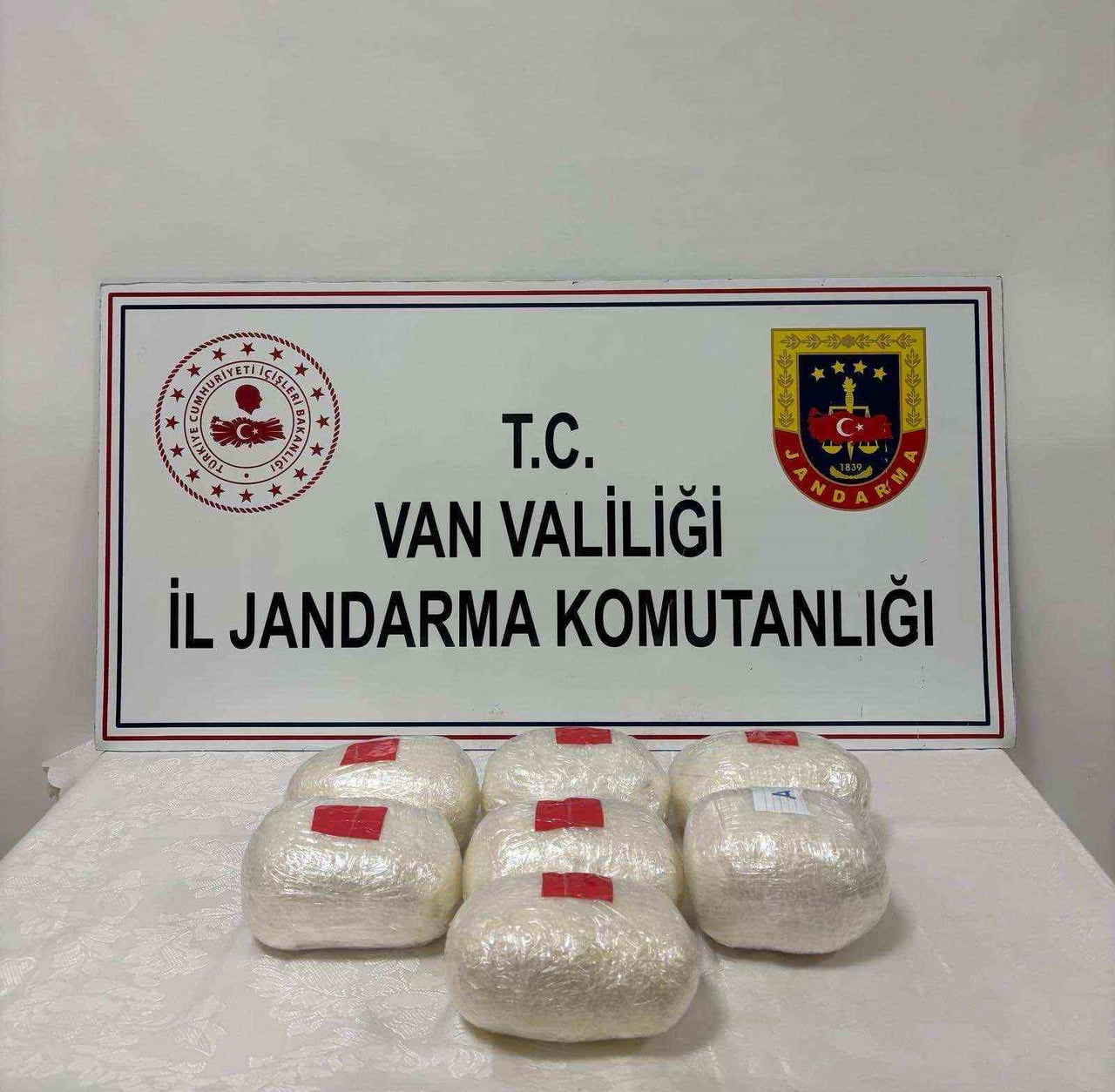 VAN’IN ÇALDIRAN İLÇESİNDE JANDARMA EKİPLERİNCE YÜRÜTÜLEN ÇALIŞMALAR SONUCUNDA 7 KİLO 270 GRAM...