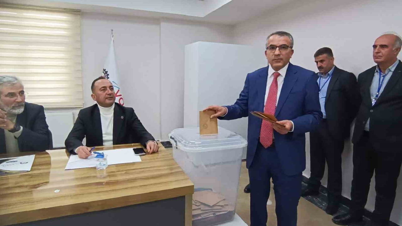 VAN ORGANİZE SANAYİ BÖLGESİ’NDE (OSB) GERÇEKLEŞTİRİLEN BAŞKANLIK SEÇİMLERİ, SANAYİCİLERİN YOĞUN...