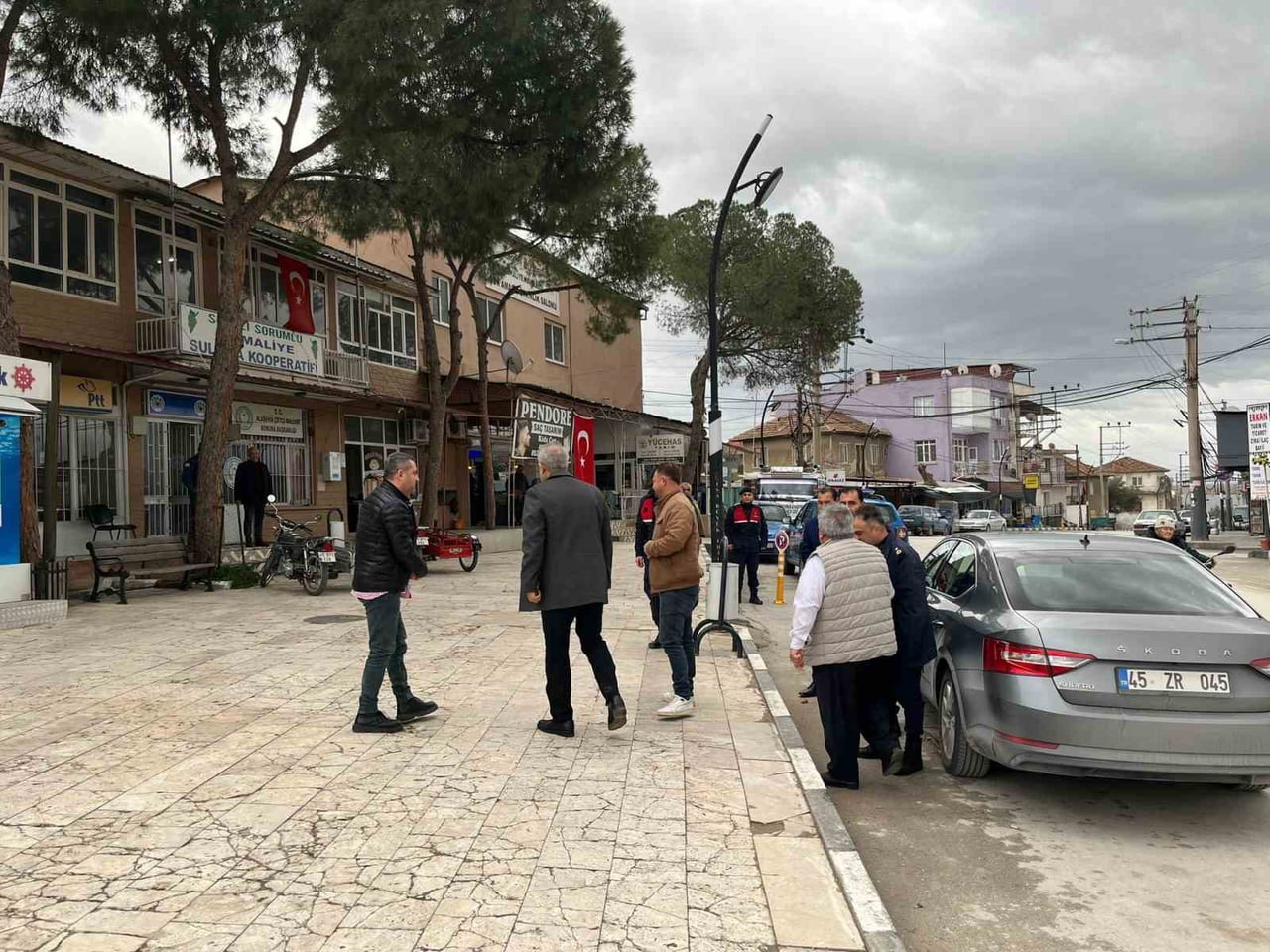 VATANDAŞLARIN SORUN, TALEP VE ÖNERİLERİNİ YERİNDE DİNLEYEN ALAŞEHİR KAYMAKAMI ALPER FARUK GÜNGÖR...