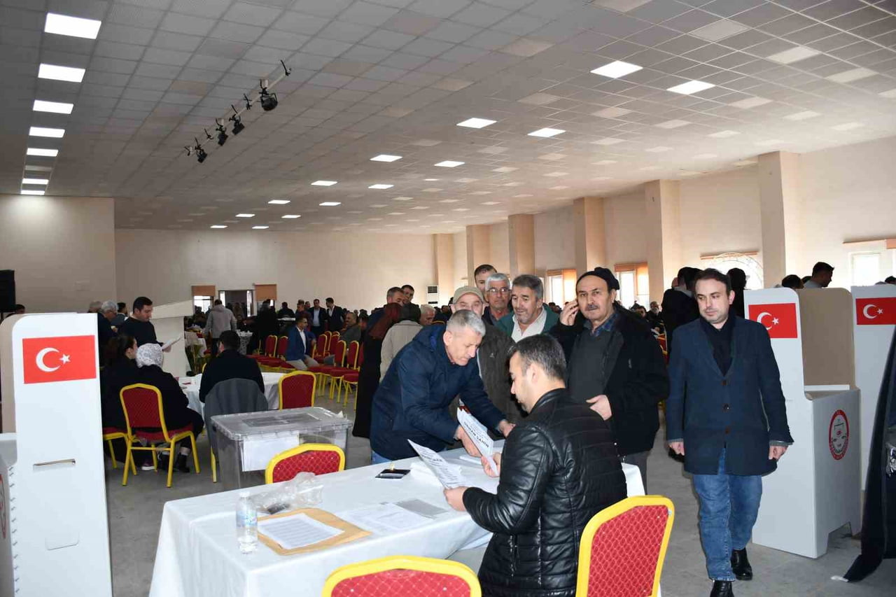 VEZİRKÖPRÜ ESNAF VE SANATKÂRLAR ODASI’NDA ORHAN ŞAHİN YENİDEN BAŞKAN SEÇİLDİ