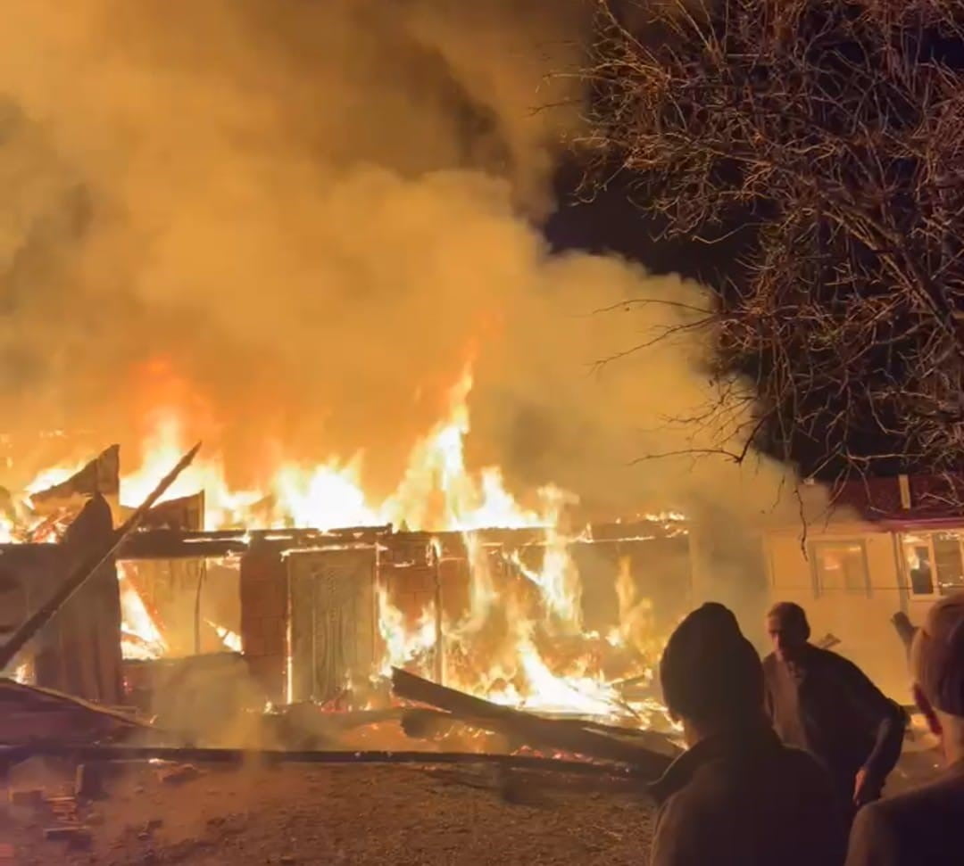 VEZİRKÖPRÜ İLÇESİNE BAĞLI KIZILKESE MAHALLESİ’NDE GECE SAATLERİNDE ÇIKAN YANGIN, KISA SÜREDE...