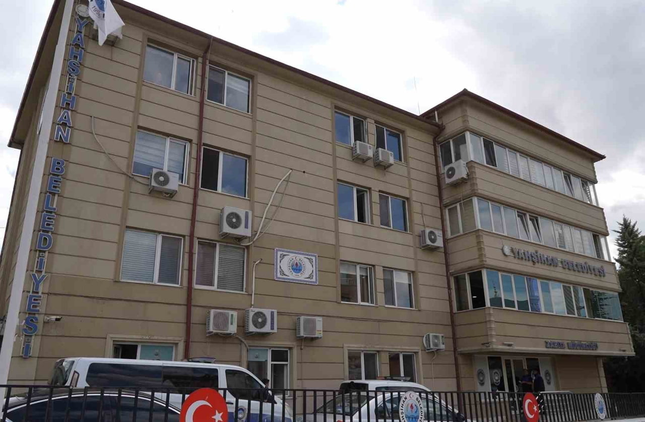 YAHŞİHAN  BELEDİYE HİZMET BİNASI (ARŞİV FOTOĞRAF)