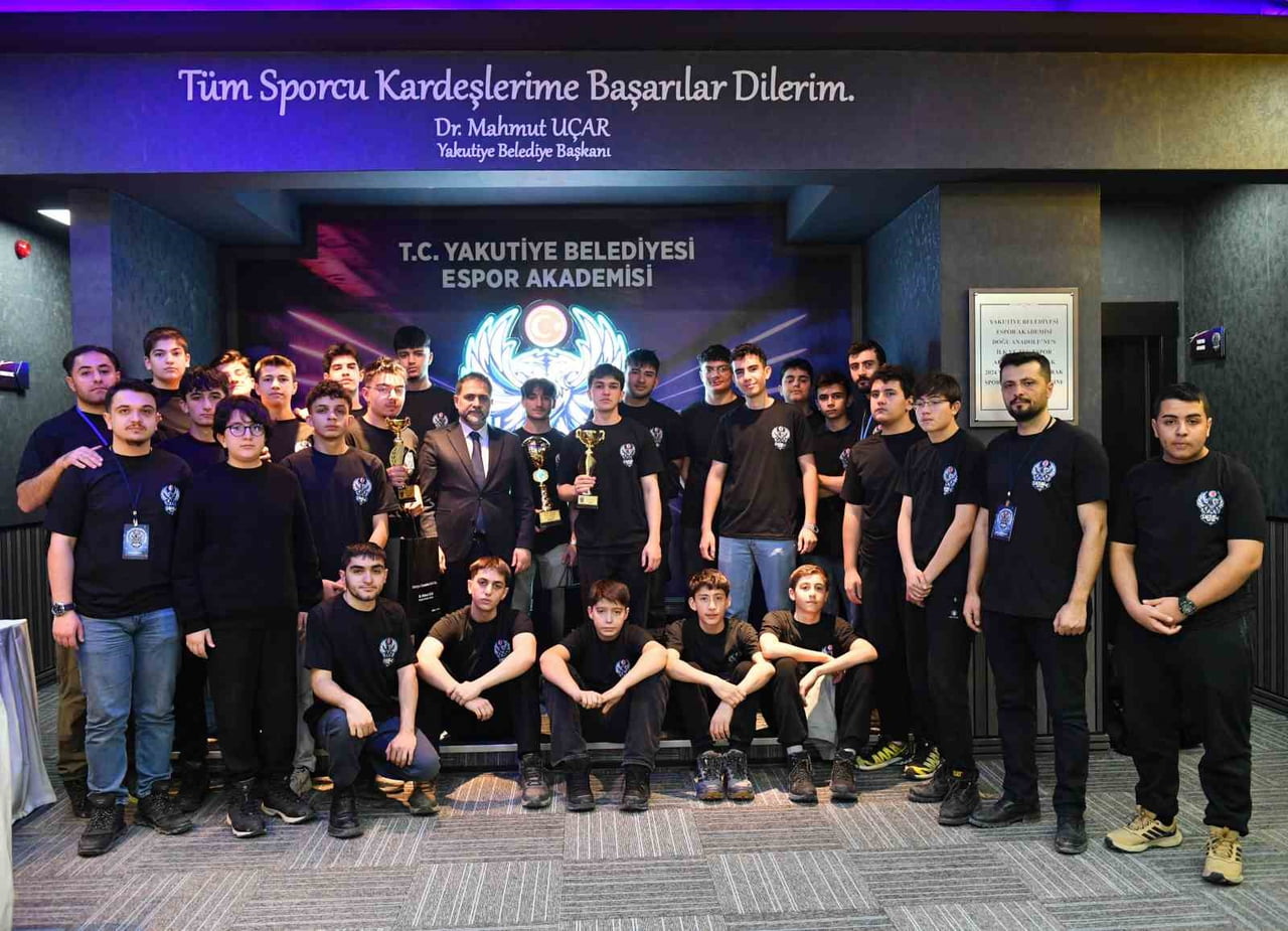 YAKUTİYE BELEDİYESİ ESPOR AKADEMİSİ LİSELER ARASI FIFA26 ESPOR TURNUVASINA GENÇLERDEN BÜYÜK...