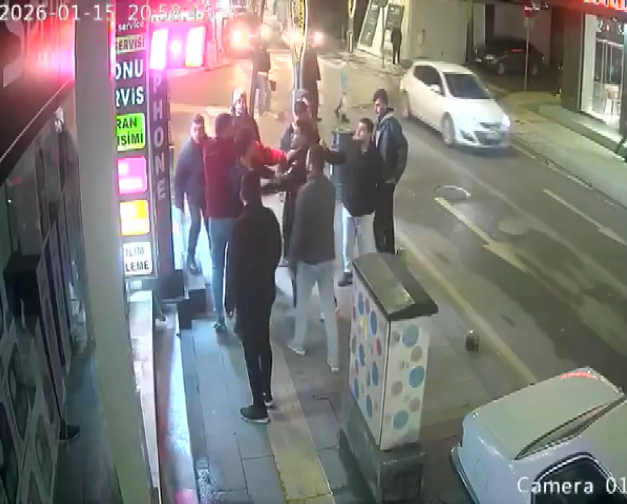 YALOVA'DA CEP TELEFONU TEKNİK SERVİSİNE GELEN 9 KİŞİLİK GRUP İLE İŞYERİ SAHİPLERİ ARASINDA ÇIKAN...