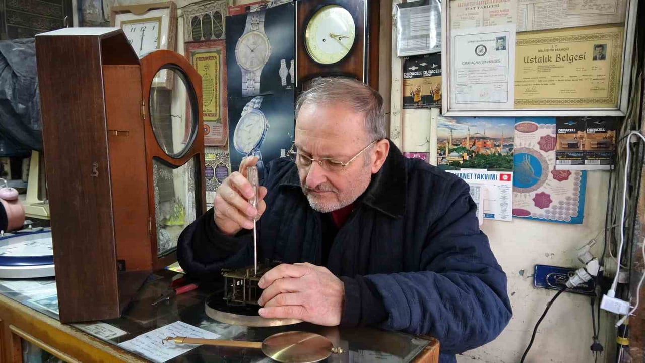 YARIM ASIRDIR ZAMANA İNCE AYAR VERİYOR