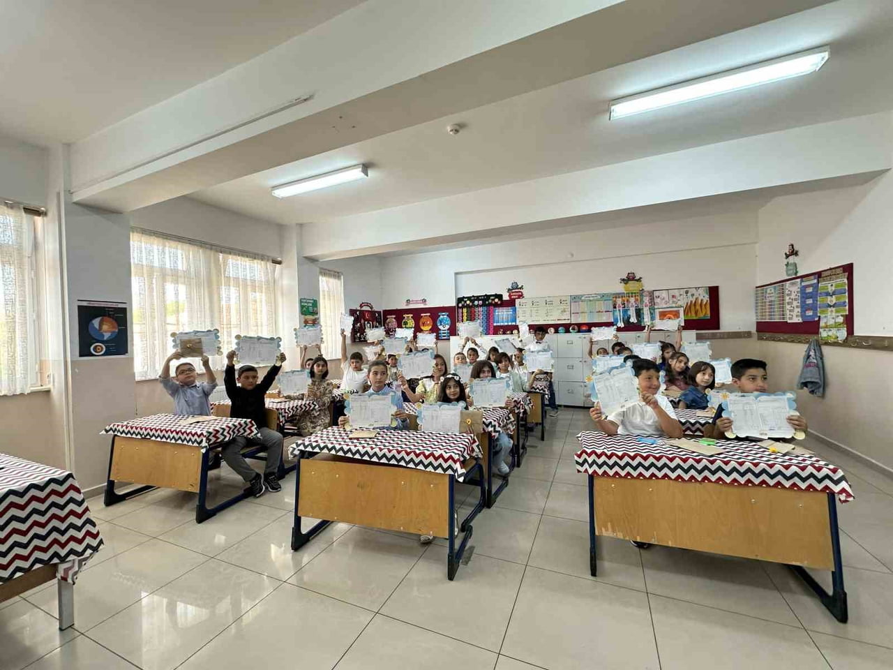 YARIYIL TATİLİ KARNE SEVİNCİYLE BAŞLADI