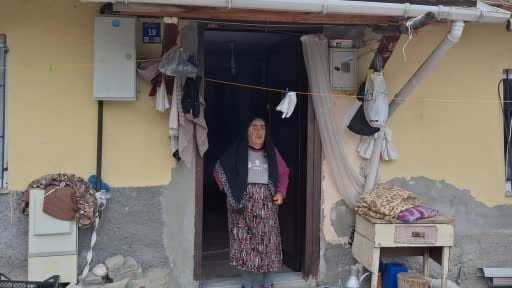 Yaşlı kadın engelli oğluna 61 yıldır ‘bebek’ gibi bakıyor: Azmiyle örnek oluyor
