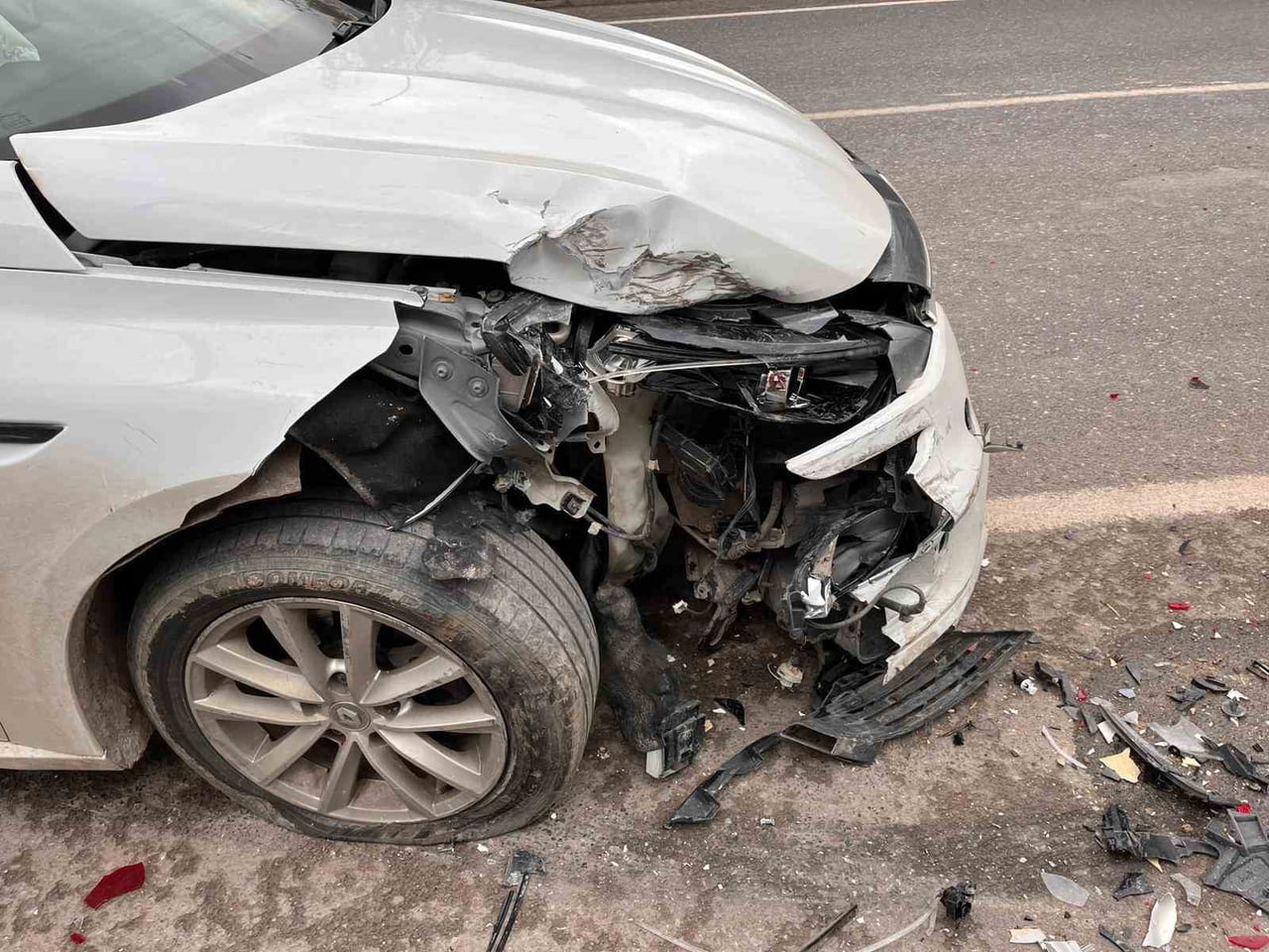 YATAĞAN’DAKİ KAZADA ÜÇ ARAÇ HASAR GÖRDÜ