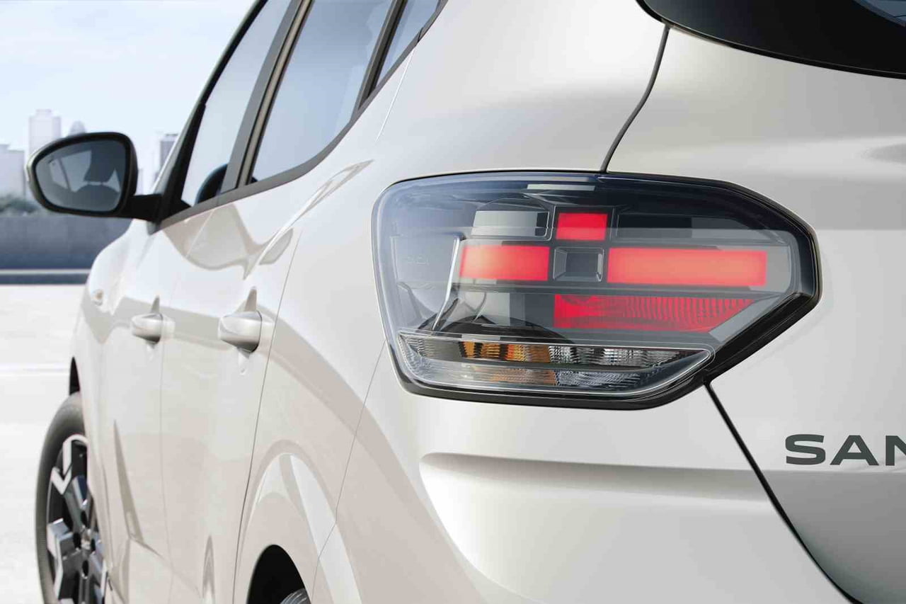 YENİ DACİA SANDERO, TÜRKİYE'DE SATIŞA SUNULDU.