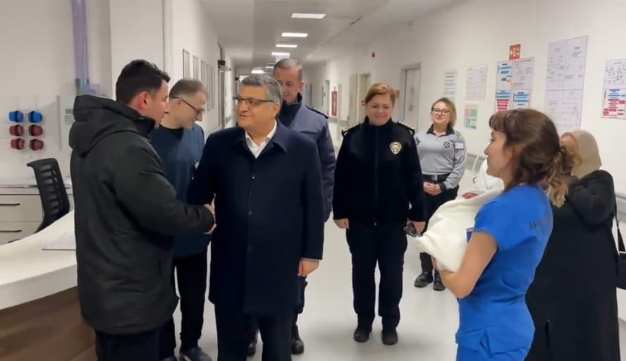 YENİ YILIN SİNOP’TAKİ İLK MUTLULUĞU EREN BEBEK OLDU. 2026 YILININ İLK SAATLERİNDE DÜNYAYA GELEN...