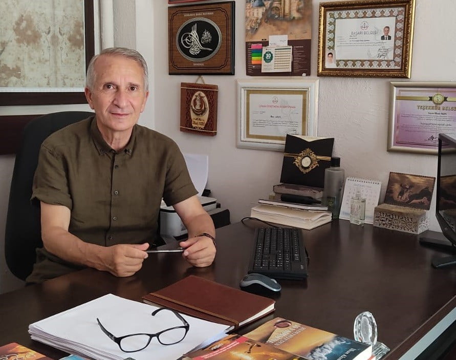 YERLEŞİK DÜNYA MEDENİYETLERİ BAŞTA OLMAK ÜZERE, HEMEN HER TÜRDE YAZMIŞ OLDUĞU 40’IN ÜZERİNDE...