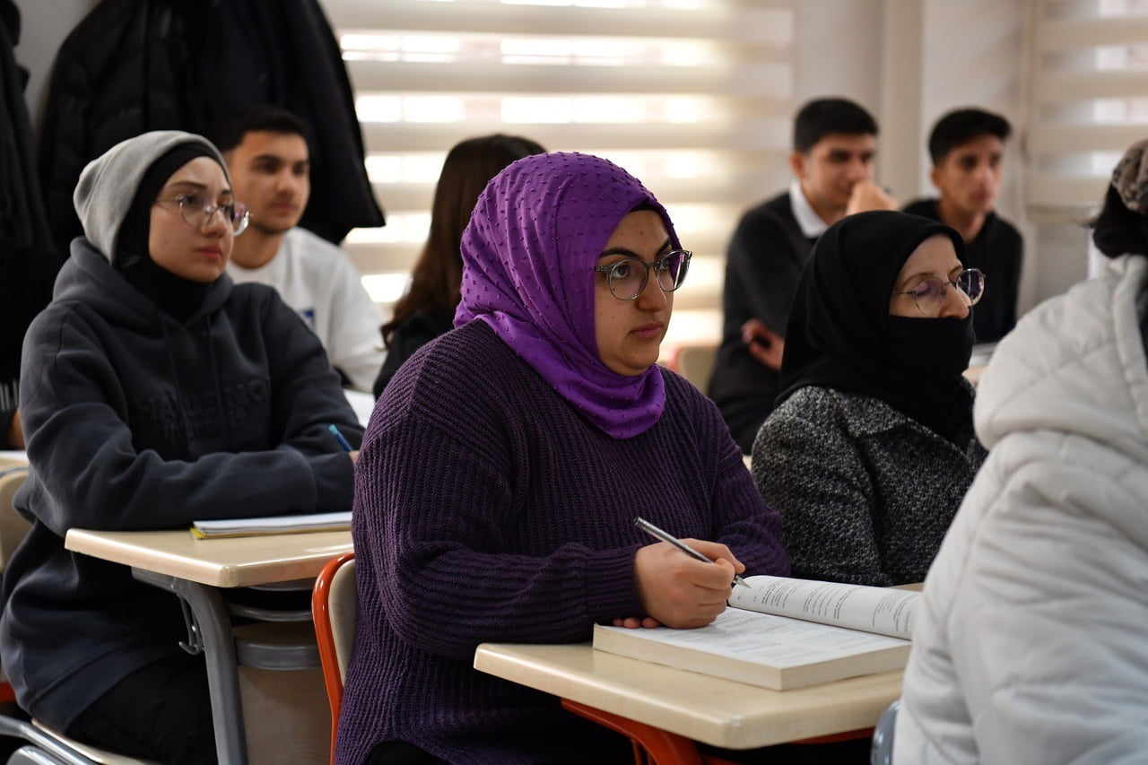 YEŞİLYURT’TA ÖĞRENCİLERE ARA TATİLDE ÜCRETSİZ LGS VE DYK HAZIRLIK KURSLARI!