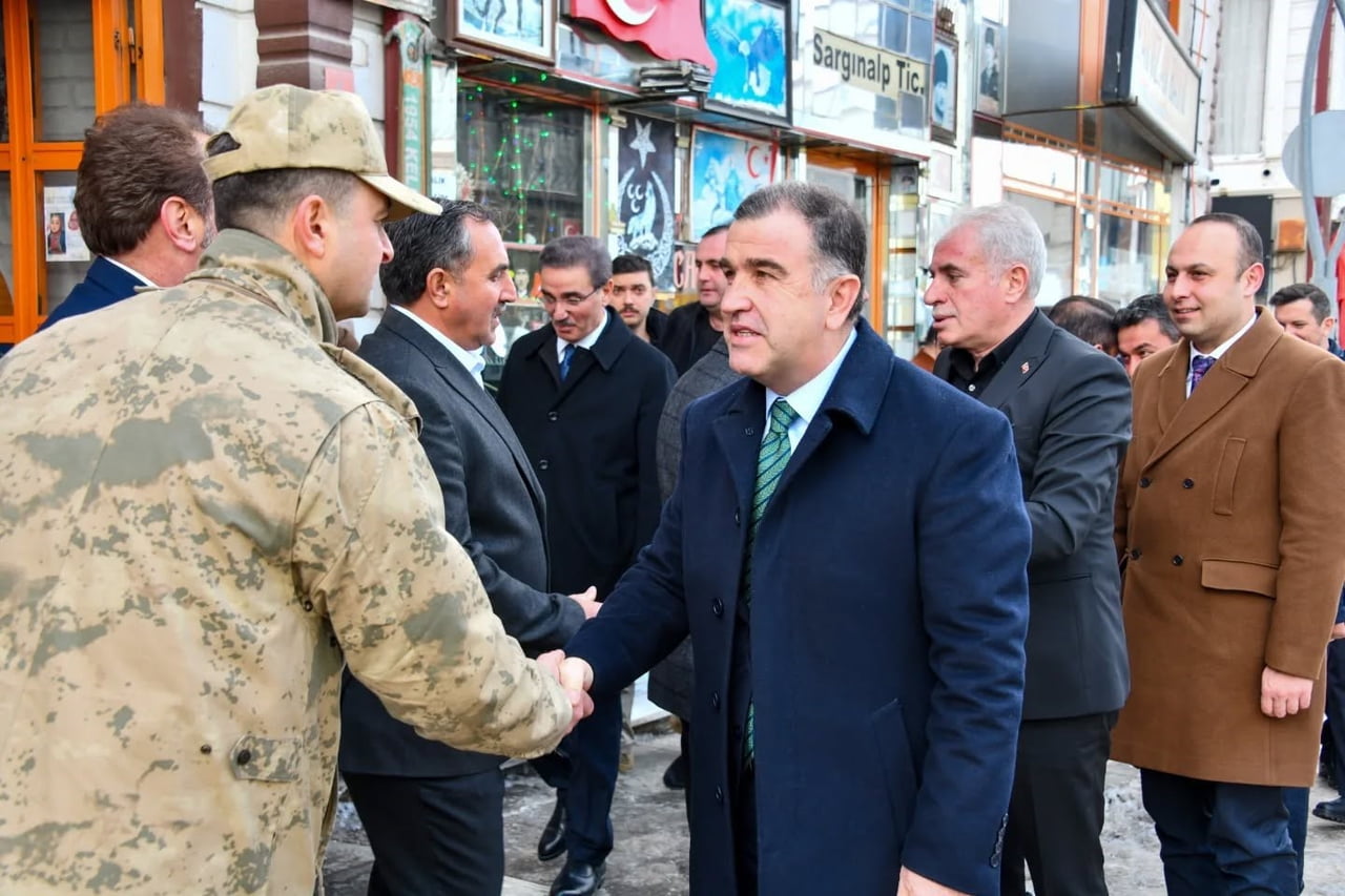 YILLARDIR BİTİRİLEMEYEN BAYBURT-GÜMÜŞHANE HAVALİMANI İÇİN İKİ İLİN VALİSİ BİR ARAYA GELDİ: 2026'DA...