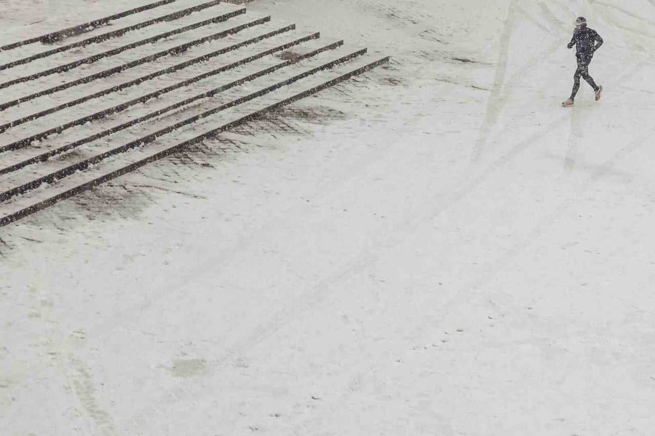 YOĞUN KAR YAĞIŞI VE BUZLANMA NEDENİYLE MEYDANA GELEN KAZALARDA FRANSA'DA 5, BOSNA HERSEK'TE 1 KİŞİ...