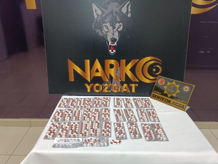 YOZGAT İL MERKEZİ VE SORGUN'DA, NARKOTİK EKİPLERİNCE DÜZENLENEN OPERASYONLARDA ÇEŞİTLİ UYUŞTURUCU...