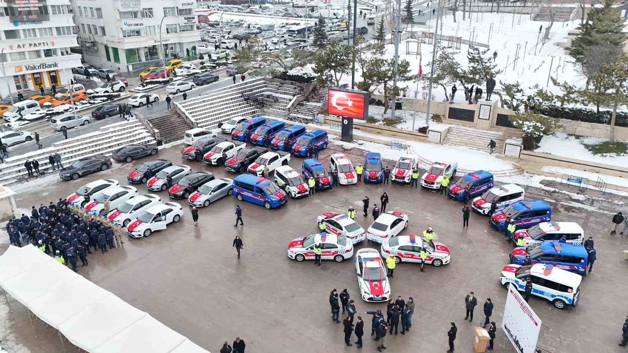 YOZGAT’TA 54 ADET ARAÇ EMNİYET VE JANDARMA TEŞKİLATLARINA TESLİM EDİLDİ.-