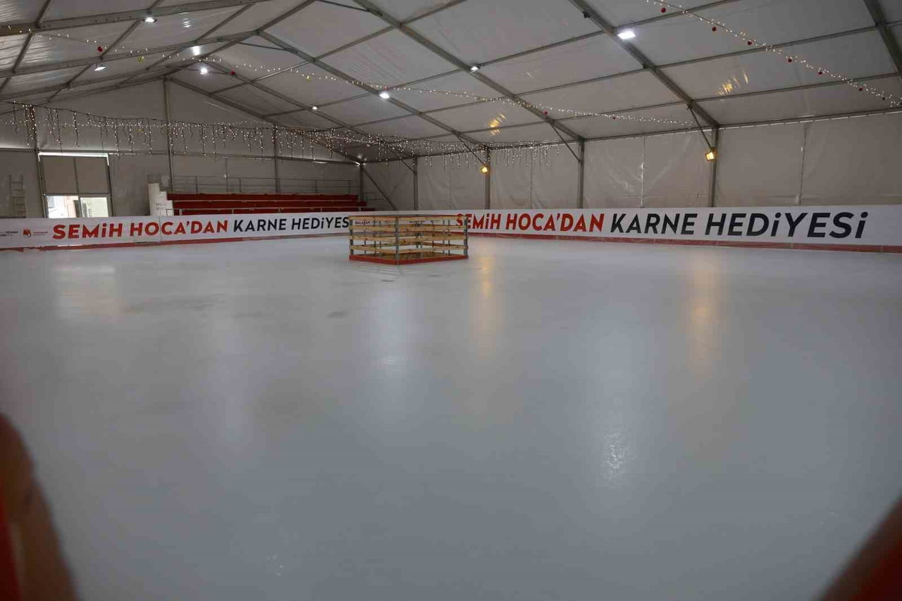 YUNUSEMRE BELEDİYE BAŞKANI SEMİH BALABAN, OKULLARIN ARA TATİLE GİRMESİYLE BİRLİKTE ÖĞRENCİLERİ...