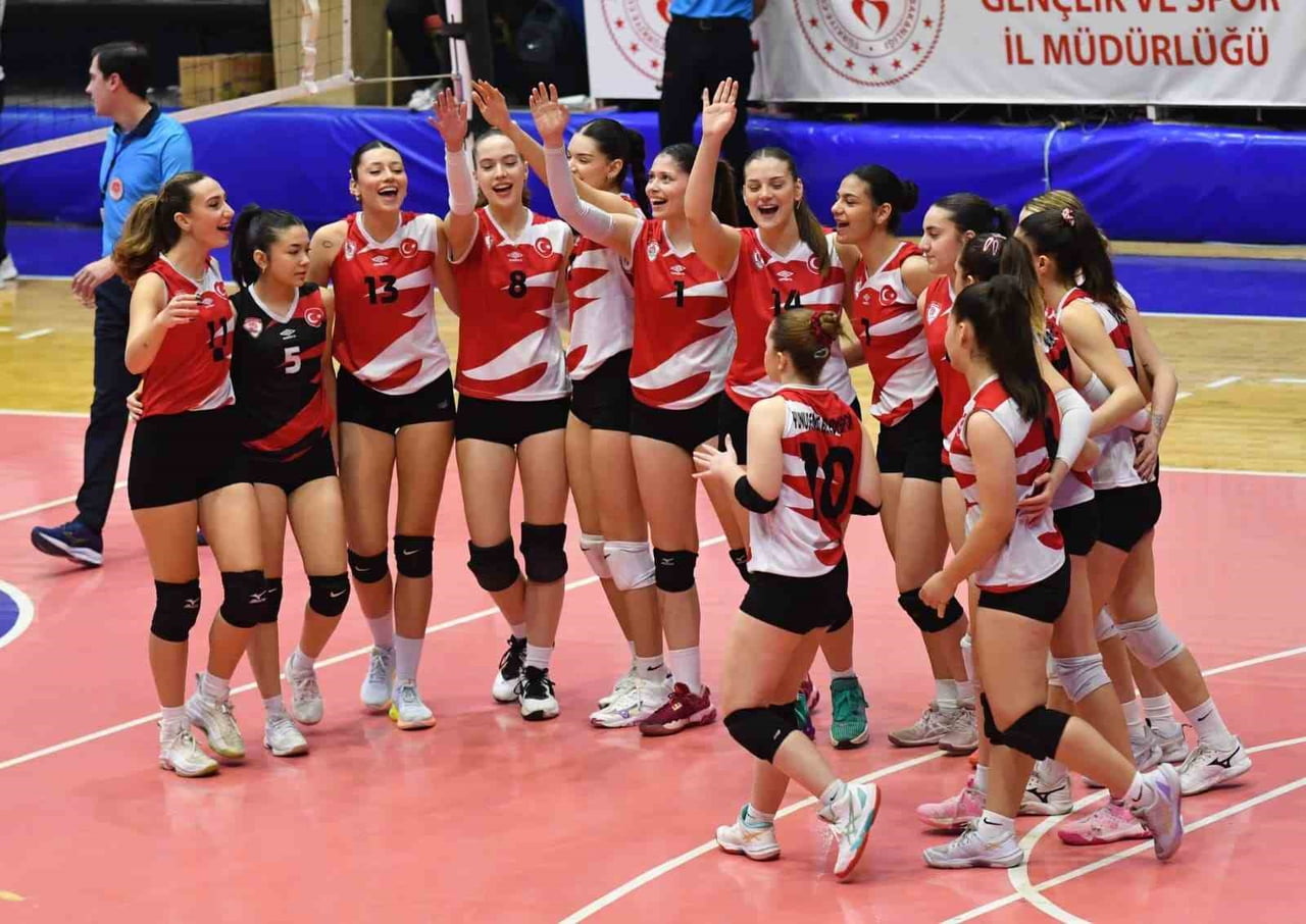 YUNUSEMRE BELEDİYESPOR KADIN VOLEYBOL TAKIMI, TARİHİNDE İLK KEZ KATILDIĞI KADINLAR VOLEYBOL 2....