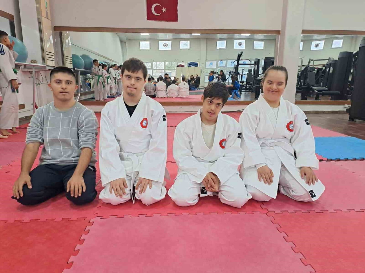 YUNUSEMRE BELEDİYESPOR TARAFINDAN DOWN SENDROMLU BİREYLERE YÖNELİK BAŞLATILAN JUDO KURSLARI...