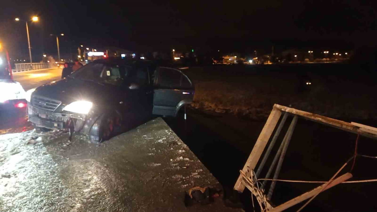 ZONGULDAK'IN ÇAYCUMA İLÇESİNDE GECE SAATLERİNDE KAZA MEYDANA GELDİ.