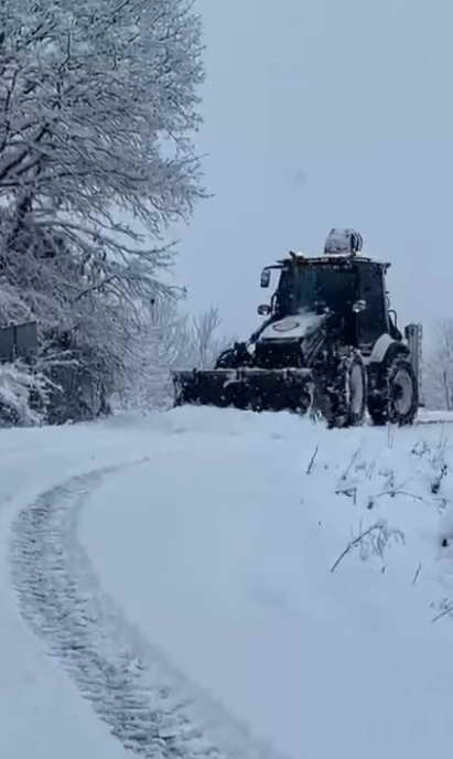ZONGULDAK'TA ETKİLİ OLAN KAR YAĞIŞI HAYATI OLUMSUZ ETKİLERKEN, İL GENELİNDE TOPLAM 82 KÖY YOLUNUN...