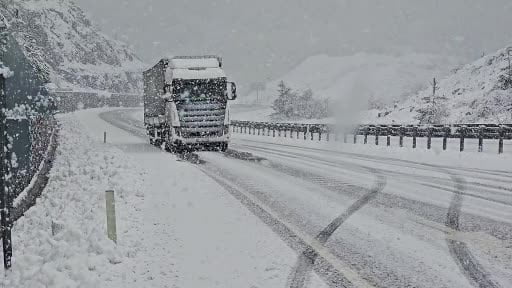 Zonguldak-Ereğli kara yolunda kar etkili oldu