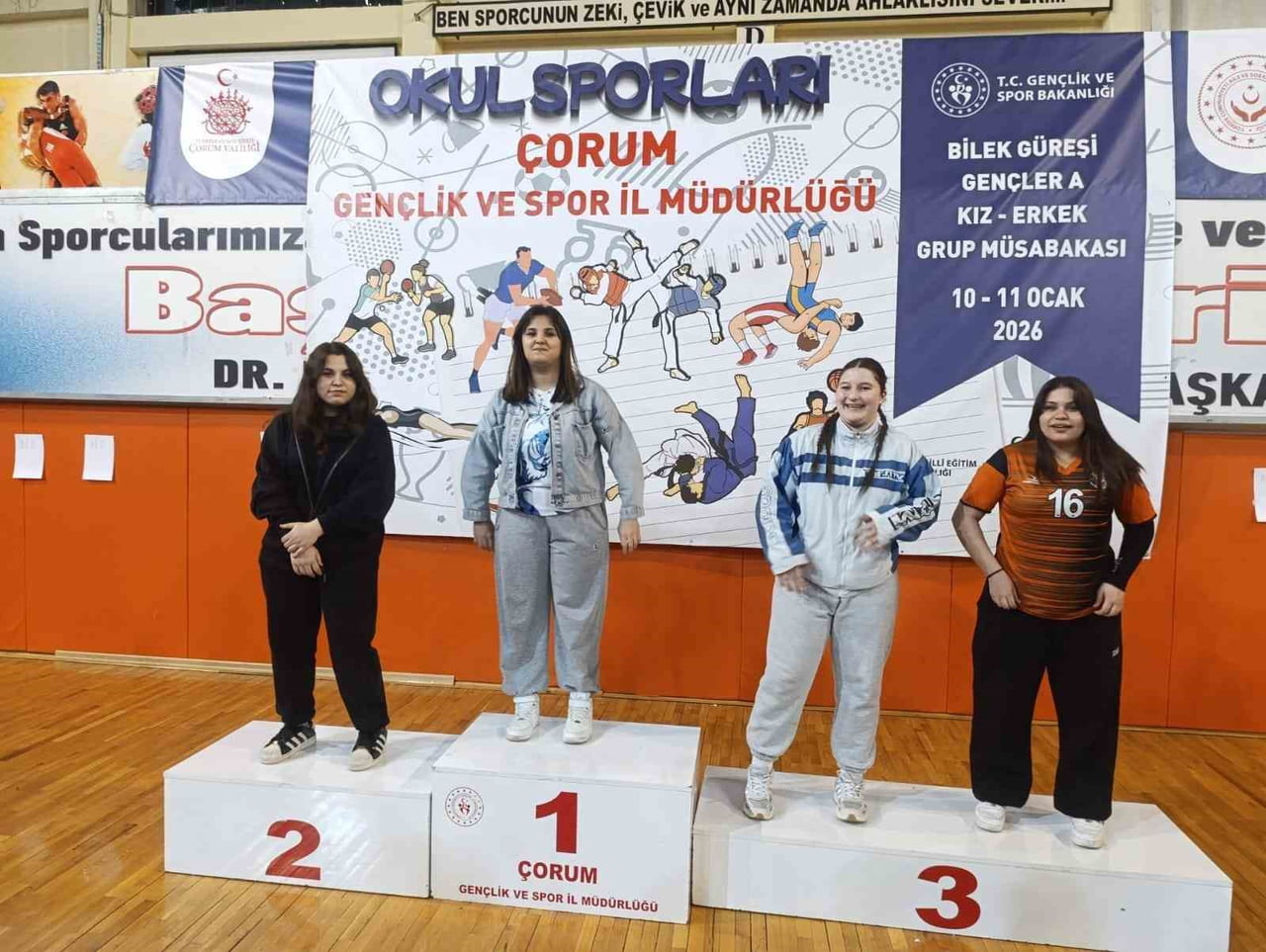 ZONGULDAK (İHA) - ALAPLI İMAM HATİP LİSESİ, ÇORUM İLİNDE DÜZENLENEN SPOR MÜSABAKALARINDA BÜYÜK BİR...