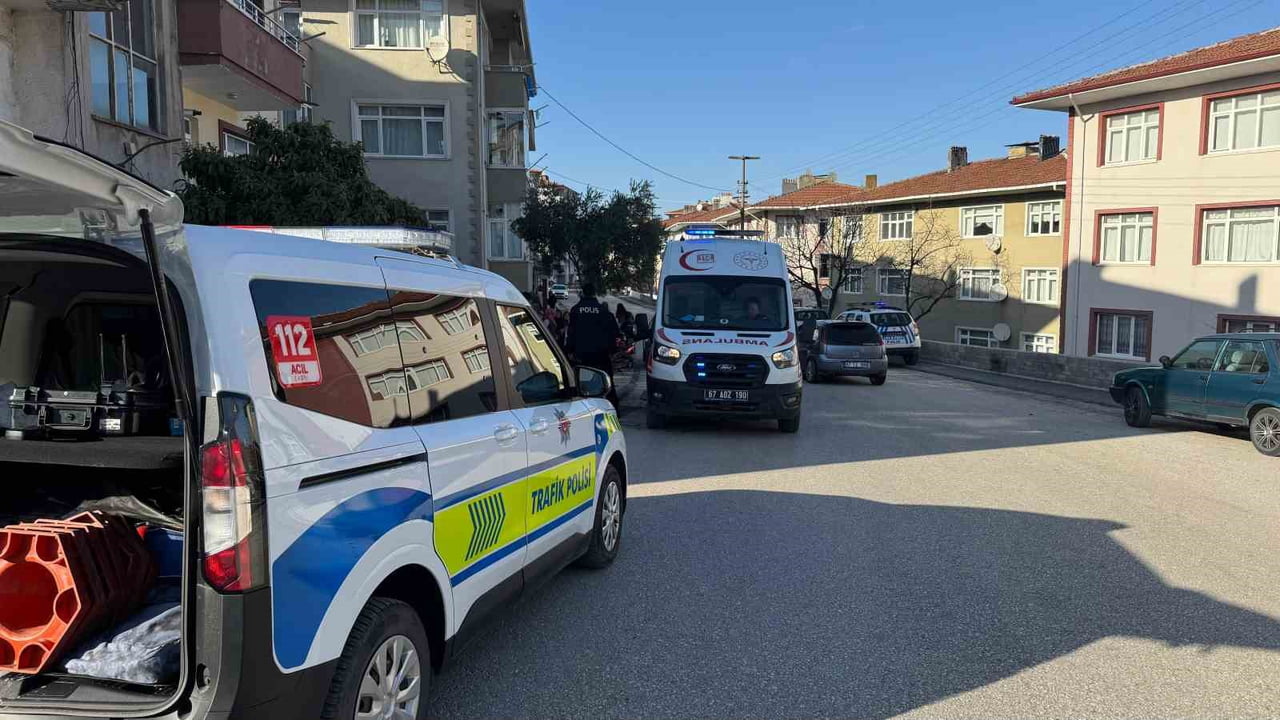 ZONGULDAK (İHA) - ZONGULDAK'IN ALAPLI İLÇESİNDE OTOMOBİLE ÇARPMAMAK İÇİN MANEVRA YAPAN MOTOSİKLET...