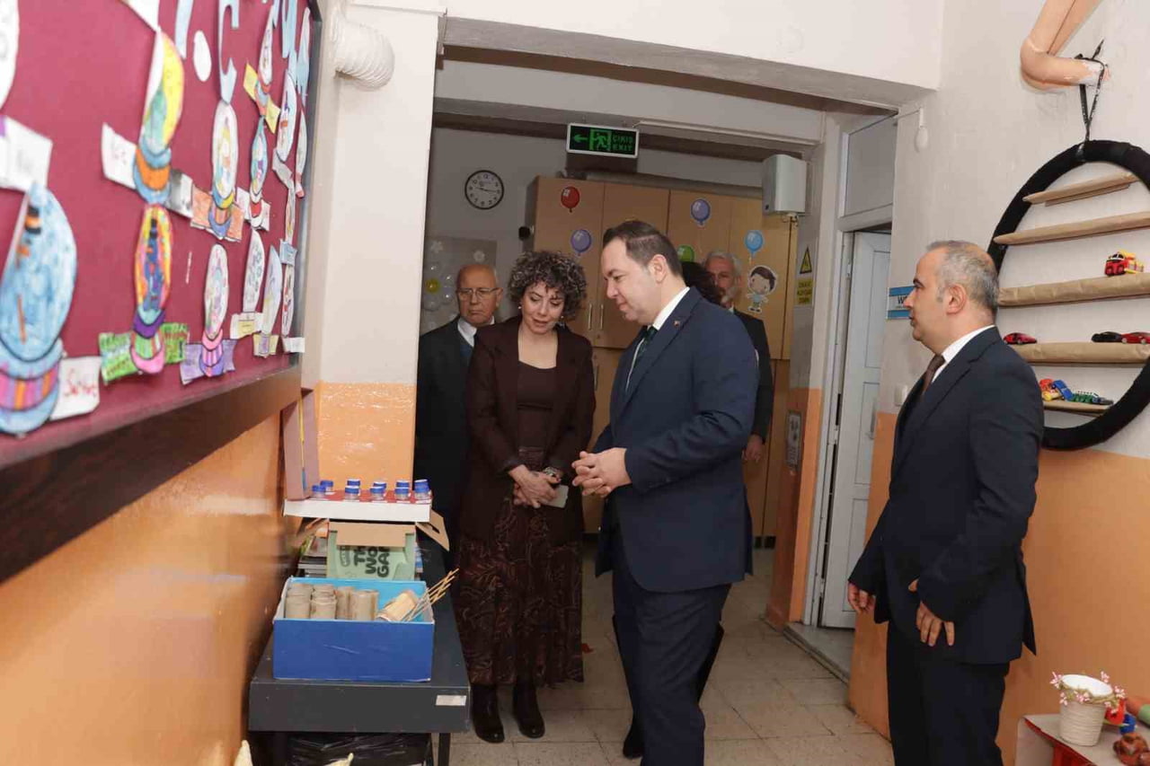 ZONGULDAK İLKOKULU ÖĞRENCİLERİ, ÇEVRE BİLİNCİ VE SIFIR ATIK PROJELERİ KAPSAMINDA HAZIRLADIKLARI...