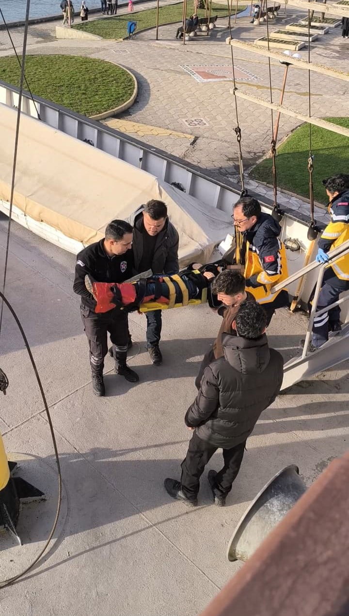ZONGULDAK’IN EREĞLİ İLÇESİNDE, UZUNKUM CADDESİ’NDE BULUNAN ALEMDAR GEMİSİ’NDE MEYDANA GELEN KAZADA...