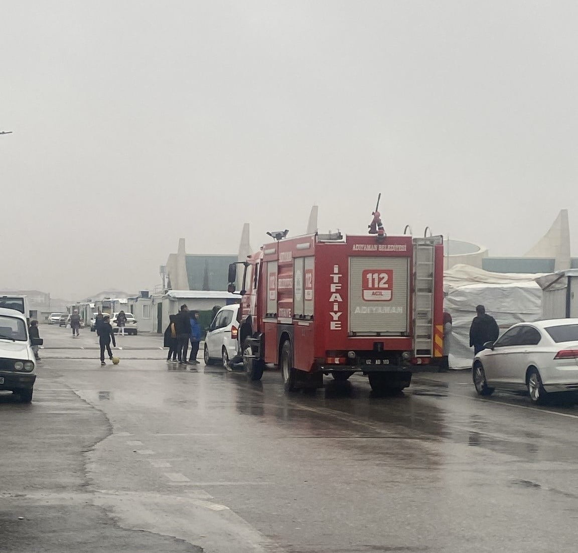 ADIYAMAN’DA BİR KONTEYNER KETTE ÇIKAN YANGIN KORKU VE PANİĞE NEDEN OLDU.