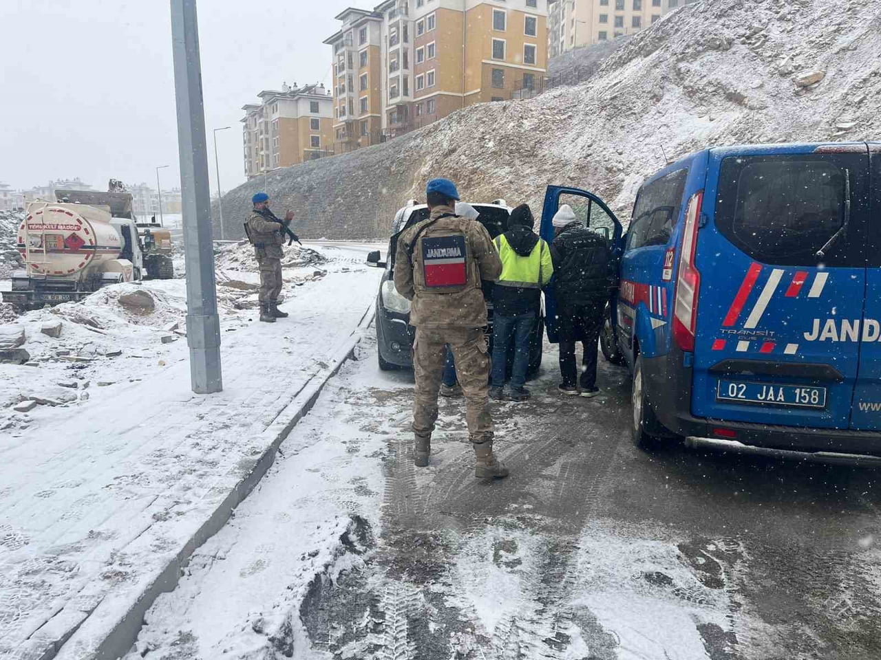 ADIYAMAN’IN GÖLBAŞI İLÇESİ YENİŞEHİR DEPREM KONUTLARI BÖLGESİNDE, JANDARMA ASAYİŞ VE KOMANDO...