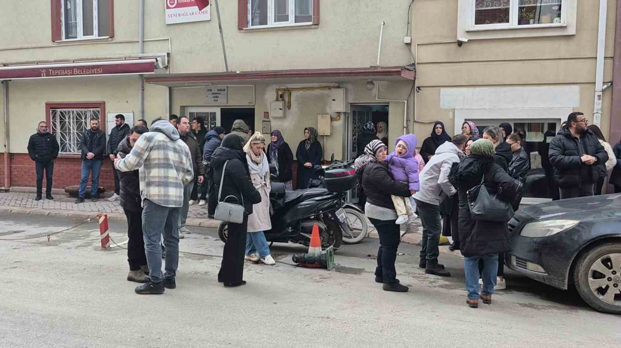 ANKARA-ESKİŞEHİR KARAYOLUNDAKİ TRAFİK KAZASINDA YAŞAMINI YİTİREN 3 AYLIK EVLİ MERT VE İREM ÖZSÖZ...