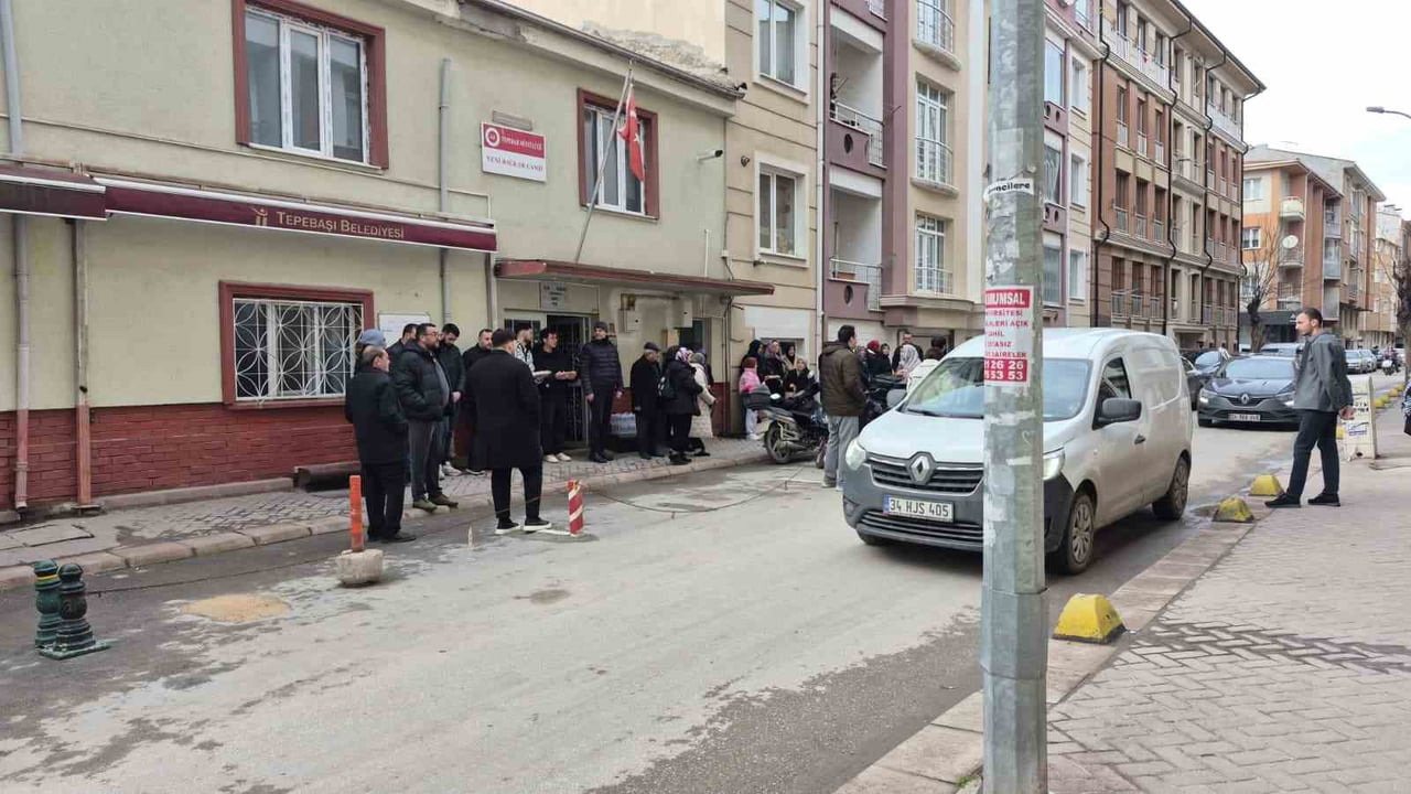 ANKARA-ESKİŞEHİR KARAYOLUNDAKİ TRAFİK KAZASINDA YAŞAMINI YİTİREN 3 AYLIK EVLİ MERT VE İREM ÖZSÖZ...