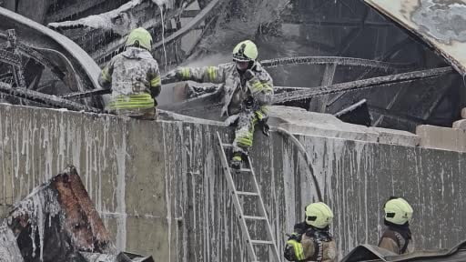 Ataşehir’deki fabrika yangınında yürek ısıtan an