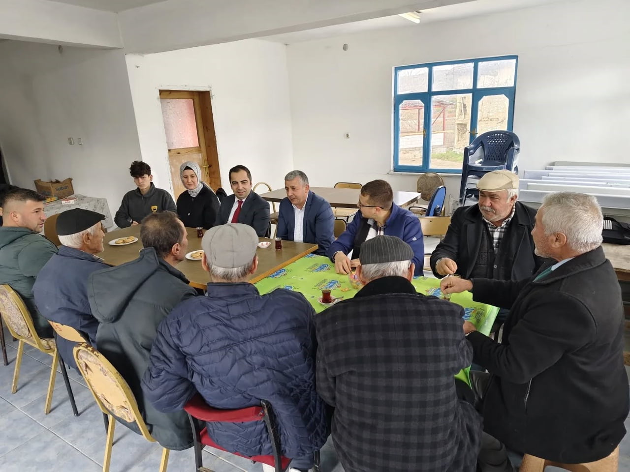 BİLECİK'İN YENİPAZAR İLÇESİNDE KAYMAKAM MEHMET SALİH UÇAR, BERABERİNDEKİ YETKİLİLERLE ESENKÖY KÖYÜ...