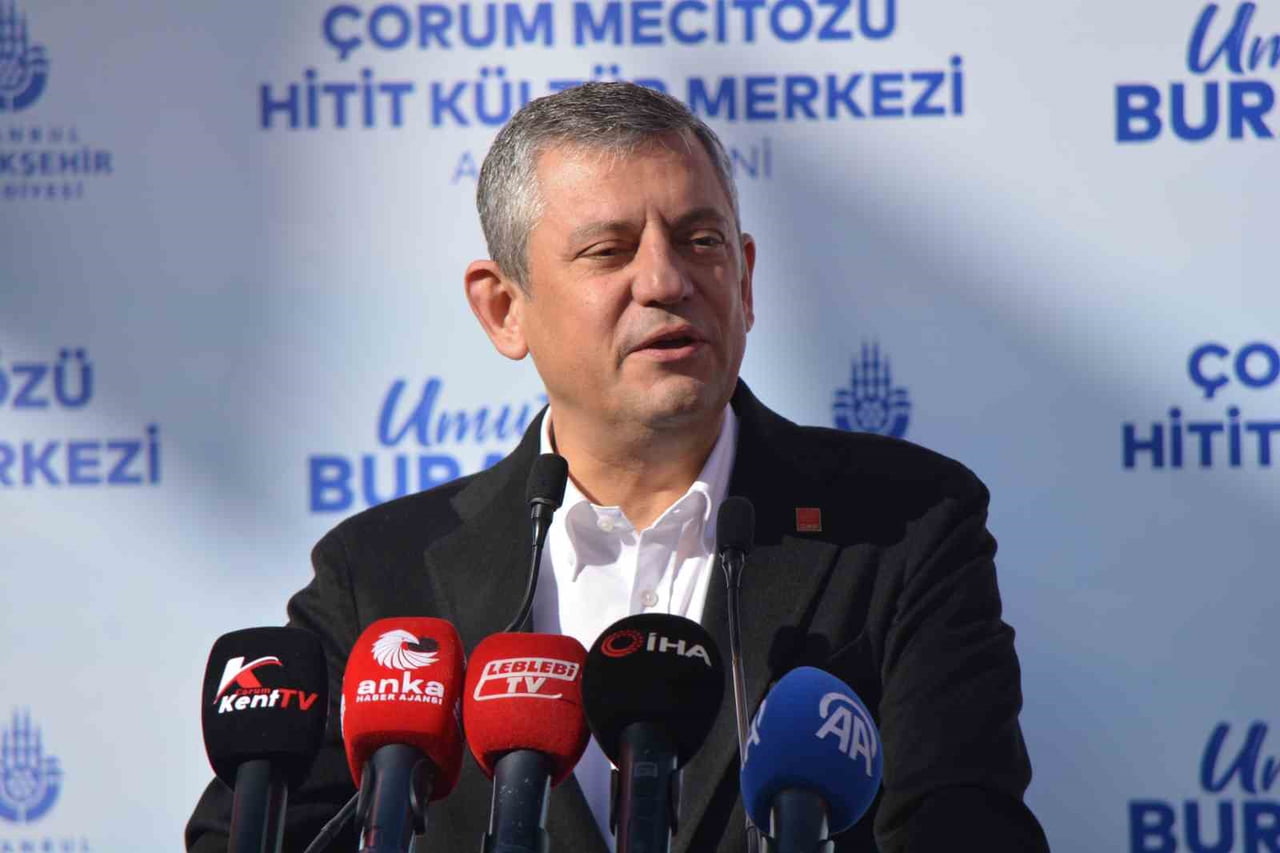 CHP GENEL BAŞKANI ÖZGÜR ÖZEL, ÇORUM'UN MECİTÖZÜ İLÇESİNDE AÇILAN HİTİT KÜLTÜR MERKEZİ'NİN AÇILIŞ...