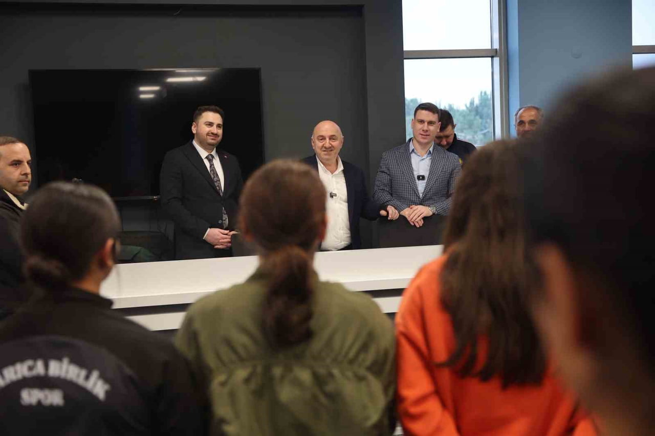 DARICA BELEDİYESİ'NİN EĞİTİMDEN SPORA, KÜLTÜRDEN TEKNOLOJİYE KADAR GENÇLERE YÖNELİK HAYATA...