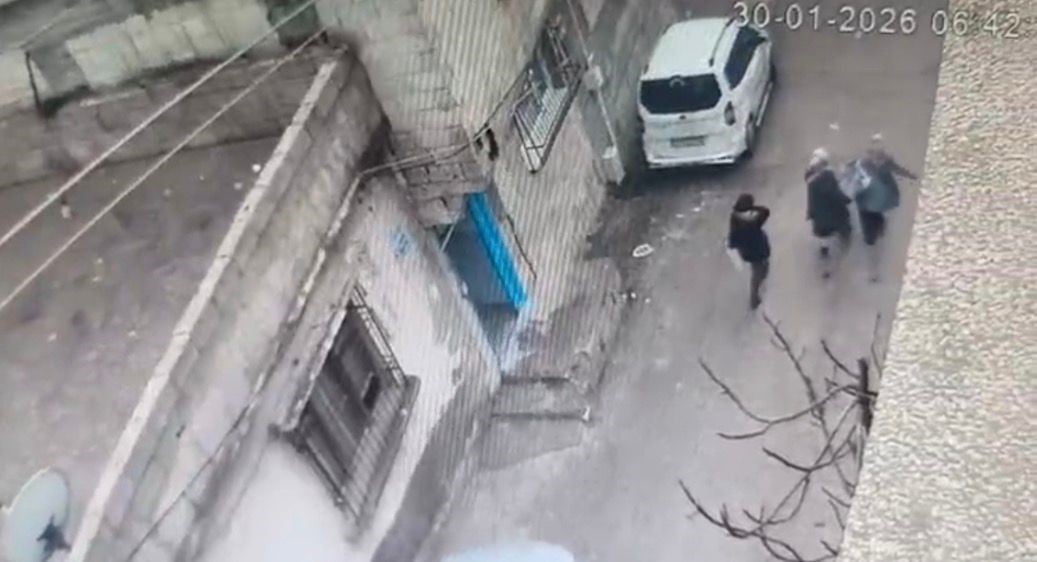 HIRSIZLIK ANLARINA AİT GÜVENLİK KAMERA GÖRÜNTÜLERİ