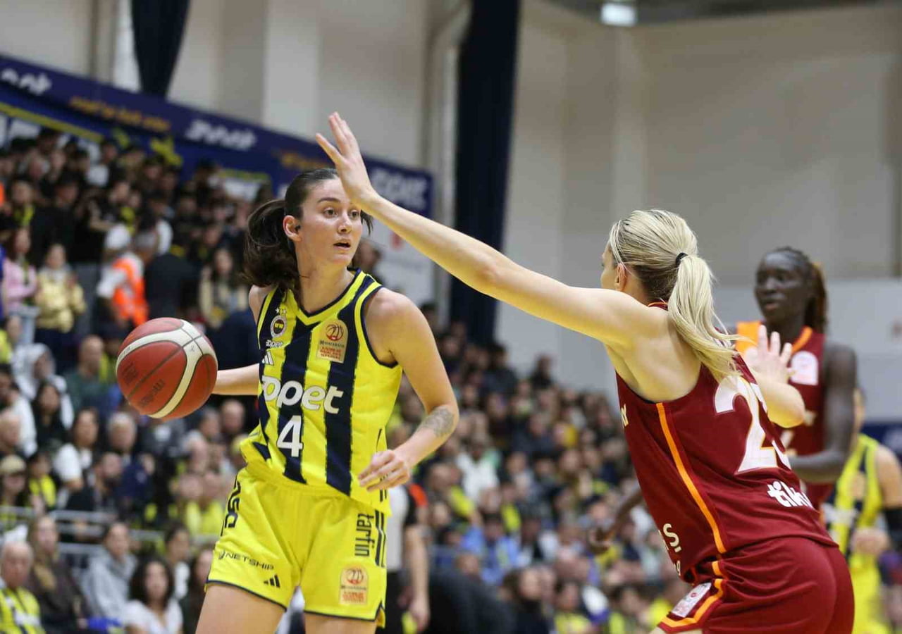 KADINLAR BASKETBOL SÜPER LİGİ'NDE FENERBAHÇE, GALATASARAY'I 75-70 MAĞLUP ETTİ