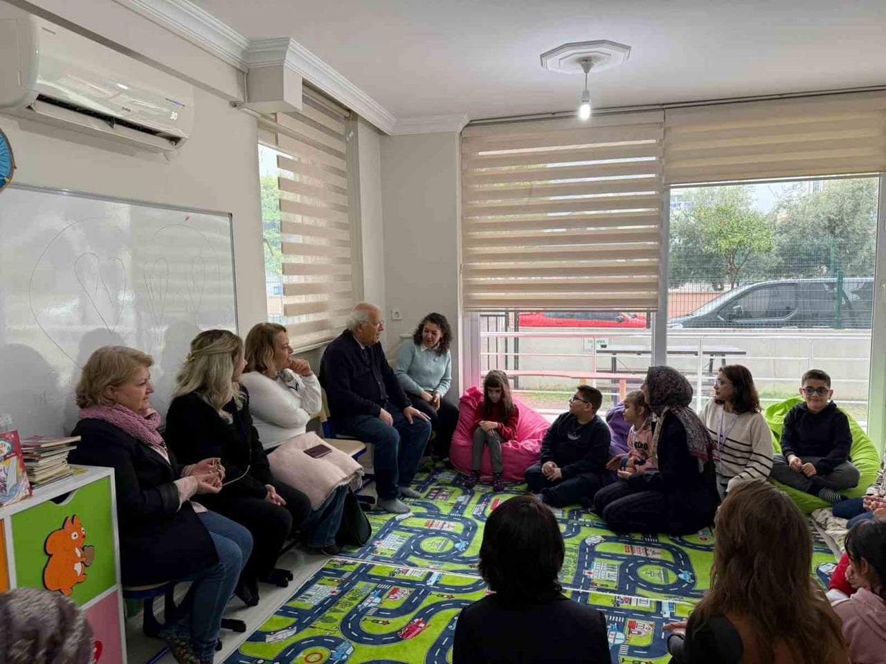 KİTAPLAR KONUŞUYOR SES KAYIT STÜDYOSU'NUN GÖNÜLLÜ OKUYUCULARI, SESLENDİRDİKLERİ MASAL KİTAPLARINI...