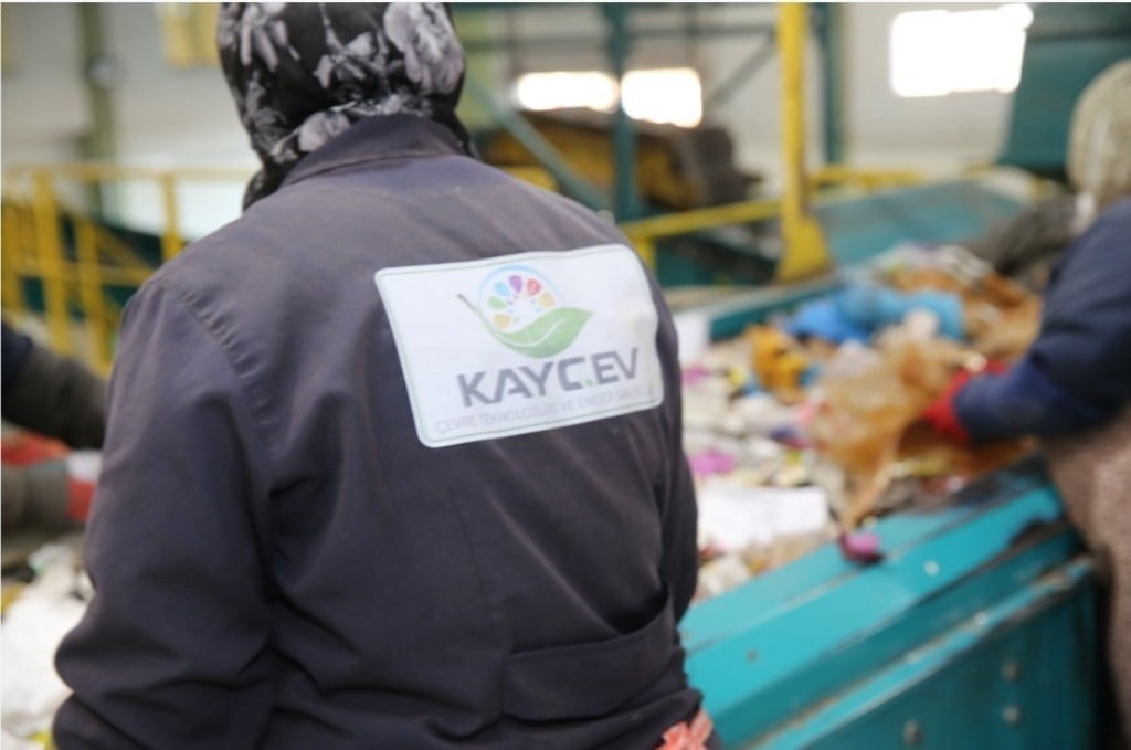 KOCASİNAN BELEDİYESİ BÜNYESİNDE FAALİYET GÖSTEREN VE GÜNLÜK 40 TON ATIK İŞLEME KAPASİTESİNE SAHİP...